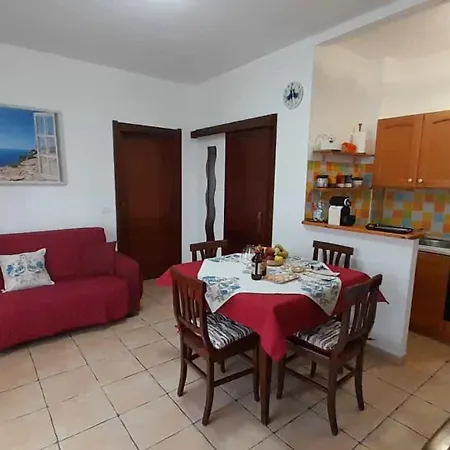 Apartment Lo Mirall - Bilocale A 2 Minuti Dalla Del Lido Di